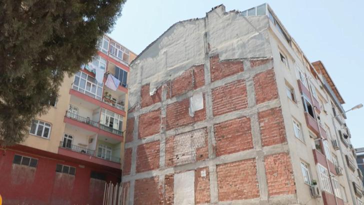 Güngören’de 'riskli' raporu verilen binanın mührünü kırıp içeri girdiler: Yıkılabilir