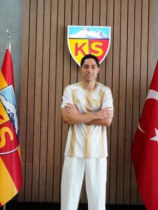 Kayserispor, Talha Sarıarslan ile 3 yıllık yeni sözleşme uzattı