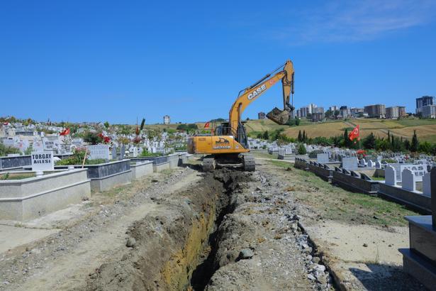 Derecik Şehir Mezarlığı'ndaki iyileştirme çalışmaları sürüyor