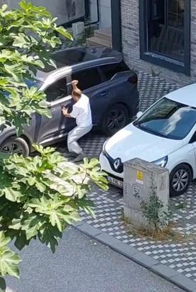 Evinin önüne araç park eden sürücüyle tartışıp bıçakla saldırdı