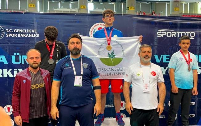 Osmangazili boksör Muhammet Gümüş, U15 Türkiye Şampiyonu oldu