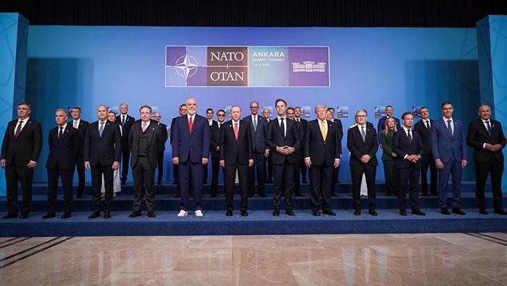 NATO Zirvesi'nde aile fotoğrafı çekildi
