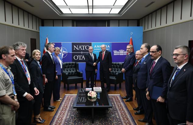 Cumhurbaşkanı Erdoğan, Birleşik Krallık Başbakanı Starmer'i kabul etti