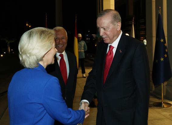 Cumhurbaşkanı Erdoğan, AB Konseyi Başkanı Costa ve AB Komisyonu Başkanı von der Leyen'i kabul etti (2)