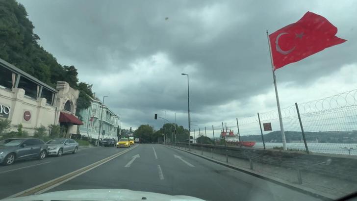 İstanbul gökyüzünü kara bulutlar kapladı