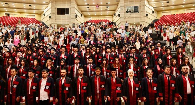 ERÜ Eczacılık Fakültesi’nde mezuniyet sevinci