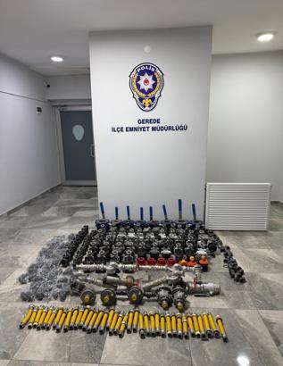 Çaldığı 2,5 milyon liralık inşaat malzemelerini satarken yakalandı