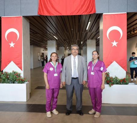 Sağlık görevlilerin giyeceği yeni kıyafetler tanıtıldı
