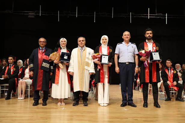 ERÜ Tıp Fakültesi 52’nci dönem mezunlarını verdi