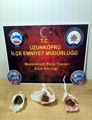 Üzerlerinde uyuşturucu bulunan 2 şüpheli gözaltında