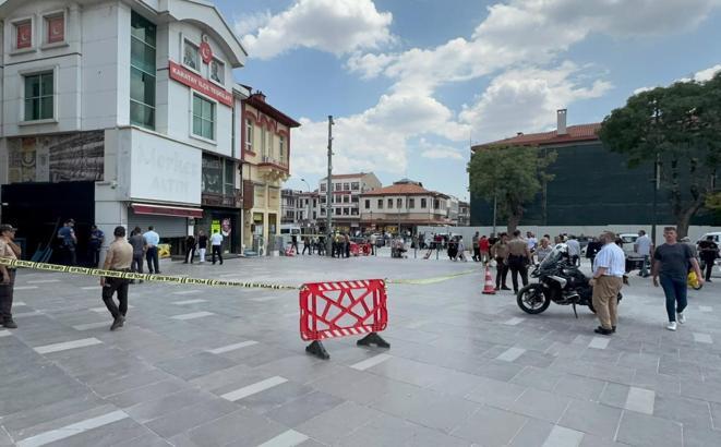 Tartıştığı kuyumcuyu göğsünden vurarak ağır yaraladı
