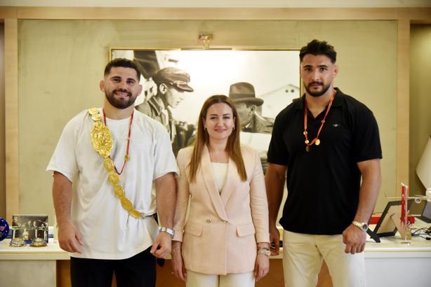 Kırkpınar Başpehlivanı Taş, Antalya'da coşkuyla karşılandı