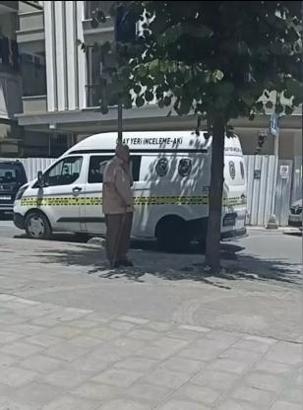 Küçükçekmece'de husumetlisinin silahla vurduğu market sahibi yaralandı