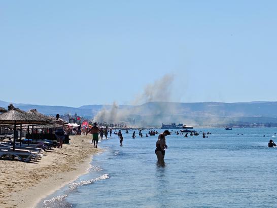 Ayvalık'ta markette çıkan yangın söndürüldü
