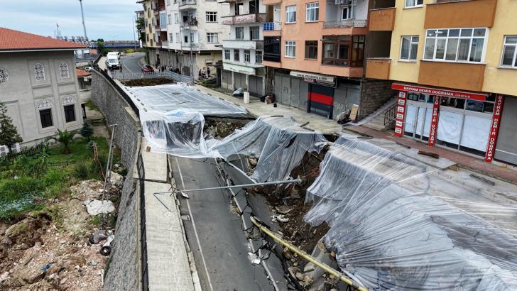 Rize’de çöken yolda önlem