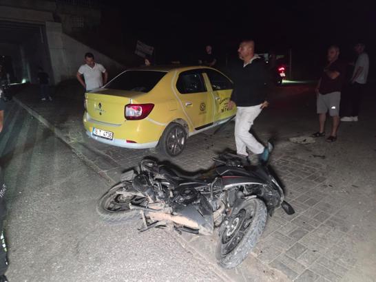 Orhangazi’de taksiye çarpan motosikletin sürücüsü ağır yaralandı
