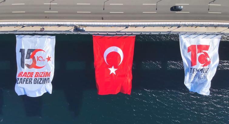 1915 Çanakkale Köprüsü’ne Türk bayrağı asıldı