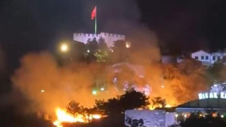Ankara Kalesi etrafındaki ot yangını söndürüldü