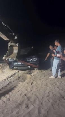 Kandıra’da otomobil denize girdi