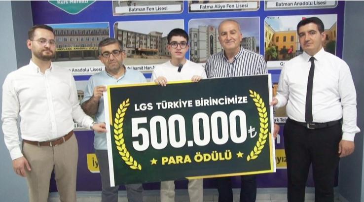 LGS'de 500 tam puan alan Muhammed'e 500 bin lira ödül
