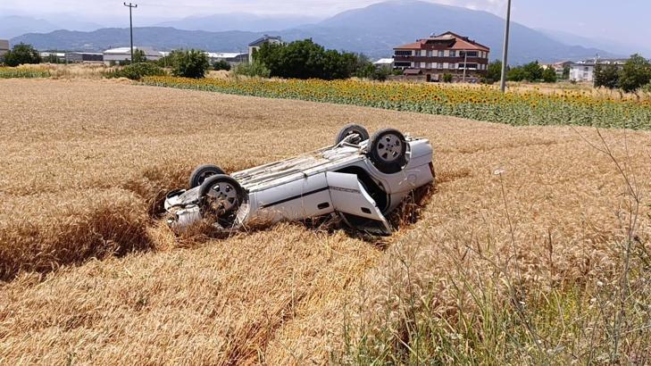 Buğday tarlasına uçan otomobilin sürücüsü yaralandı