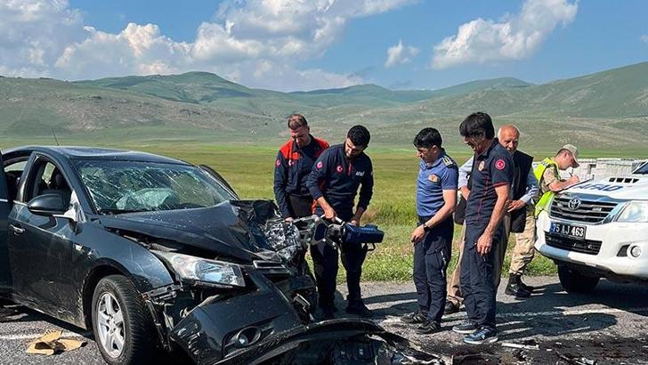 Minibüs ile otomobil çarpıştı: 7 yaralı