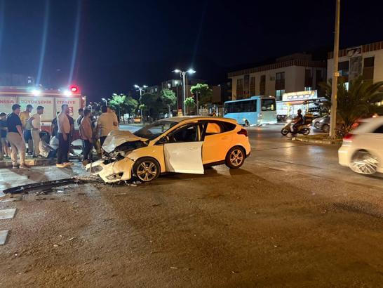 Manisa’da 2 otomobil çarpıştı: 4 yaralı