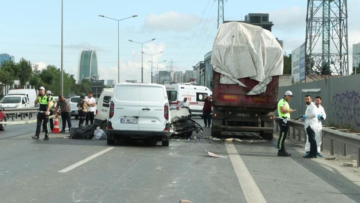 Bahçelievler'de arızalı kamyon için yolu bırakılan tuğla zincirleme kazaya neden oldu: 1 ölü