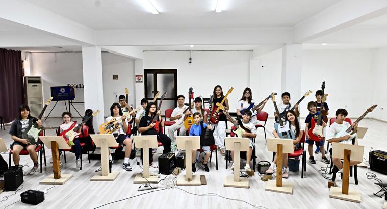 Değirmenönü'nde gitarın dört hali