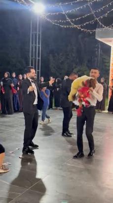 Düğünde damada kuzu hediye etti
