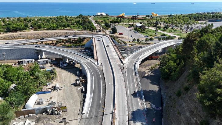 Kenan Şara Köprülü Kavşağı'nda 2 bağlantı yolu trafiğe açıldı