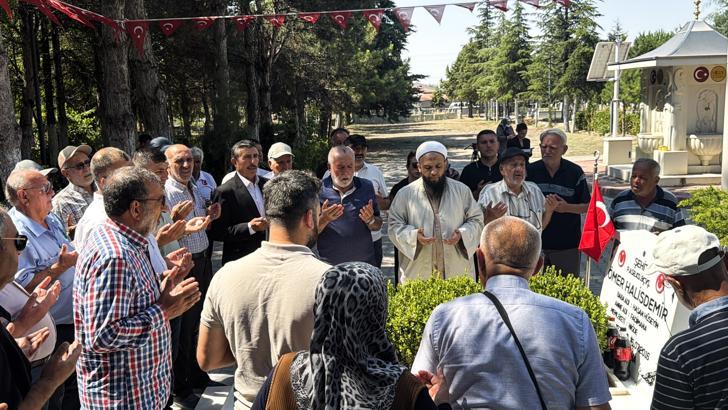 Şehadetinin 10’uncu yıl dönümünde Ömer Halisdemir’in kabrine ziyaretçi akını