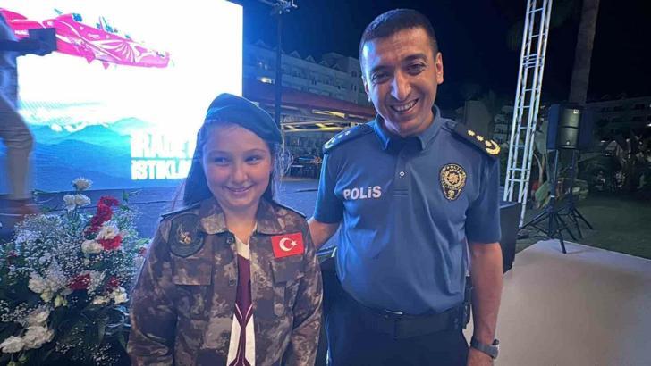 15 Temmuz şehidinin yeğenine Özel Harekat üniforması hediye edildi