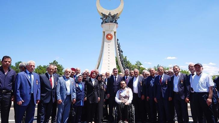 Cumhurbaşkanlığı Külliyesi'ndeki anıtta, 15 Temmuz şehitleri anıldı
