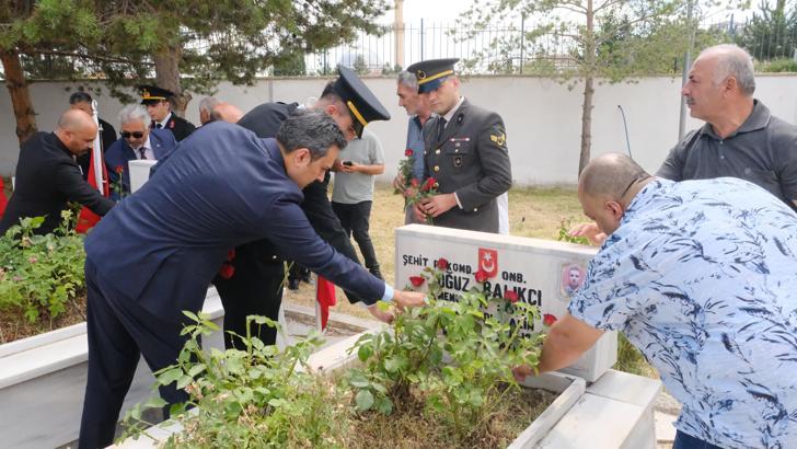 Şarkışla'da protokolden şehitlik ziyareti