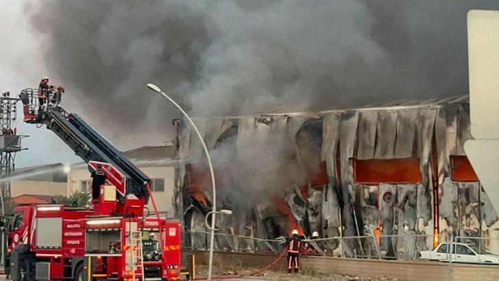 Malatya'da otobüs bakım onarım atölyesinde yangın