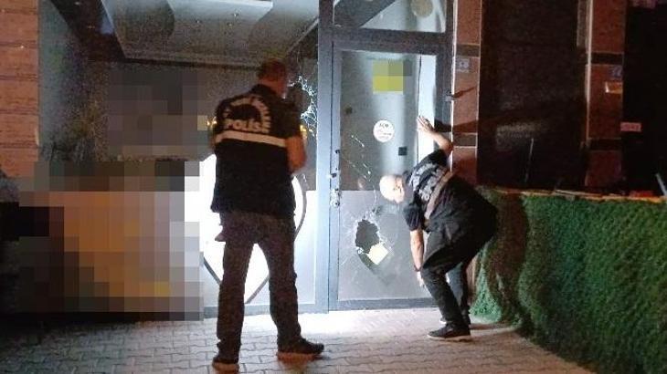 Çorum'da motosikletle gelen 2 kişi emlak ofisine tüfekle ateş edip kaçtı