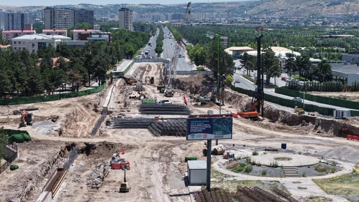 Başkan Büyükkılıç Kartal Katlı Kavşağı şantiyesinde incelemelerde bulundu