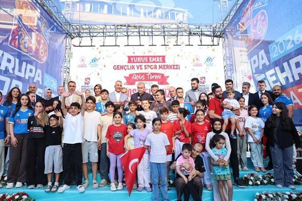 Sultangazi’de Yunus Emre Gençlik ve Spor Merkezi hizmete açıldı