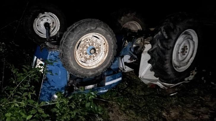 Ormanda devrilen traktörün sürücüsü öldü