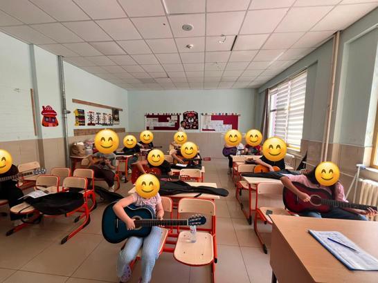 Yaz tatili gitar kursuyla renkleniyor
