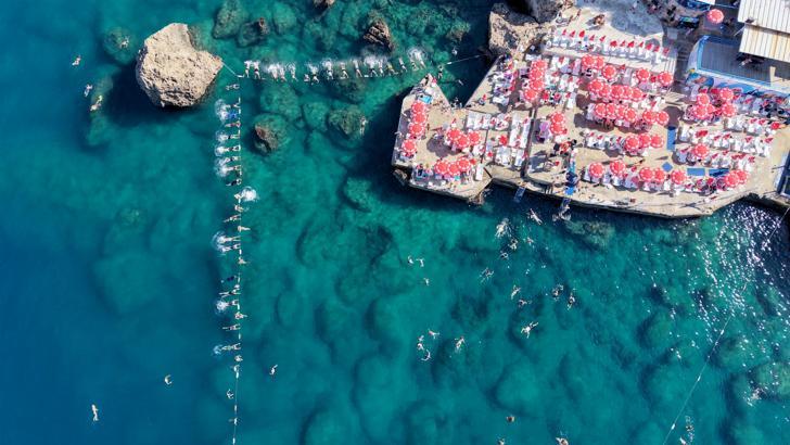 Plajda su cimnastiği