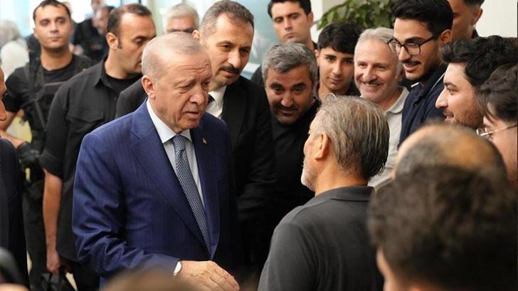 Cumhurbaşkanı Erdoğan, AK Parti İstanbul İl Başkanlığı'nı ziyaret etti