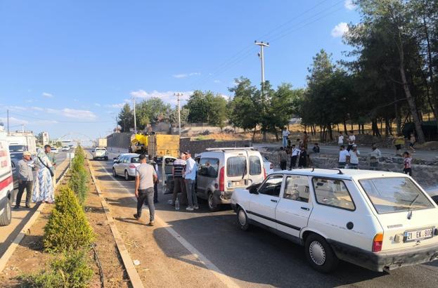 4 aracın karıştığı zincirleme kazada 2 yaralı