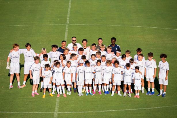 Arda Güler, minik futbolcularla bir araya geldi