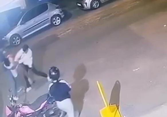 Tekirdağ'da bıçaklı kavga kamerada; 1 yaralı
