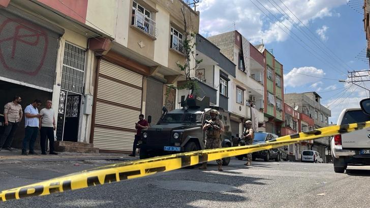 Yakalanacağını anlayınca kaçmaya çalışan şüpheliyi Özel Harekat ekipleri yakaladı