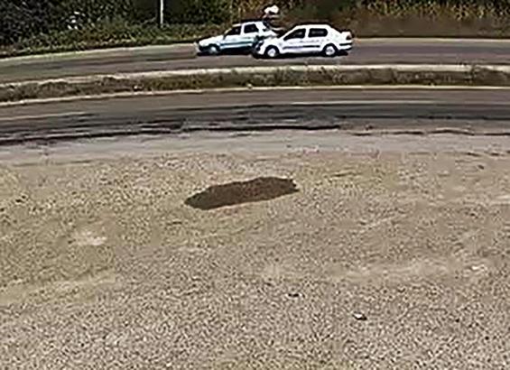 Başka bir aracın çarptığı otomobil, narenciye bahçesine devrildi: 2'si çocuk, 4 yaralı