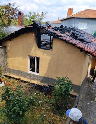 Köy evinin mutfağında çıkan yangını, itfaiye ekipleri söndürdü