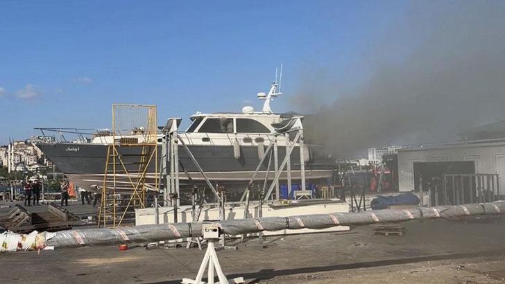 Pendik Marina’da bakımdaki teknede çıkan yangın söndürüldü